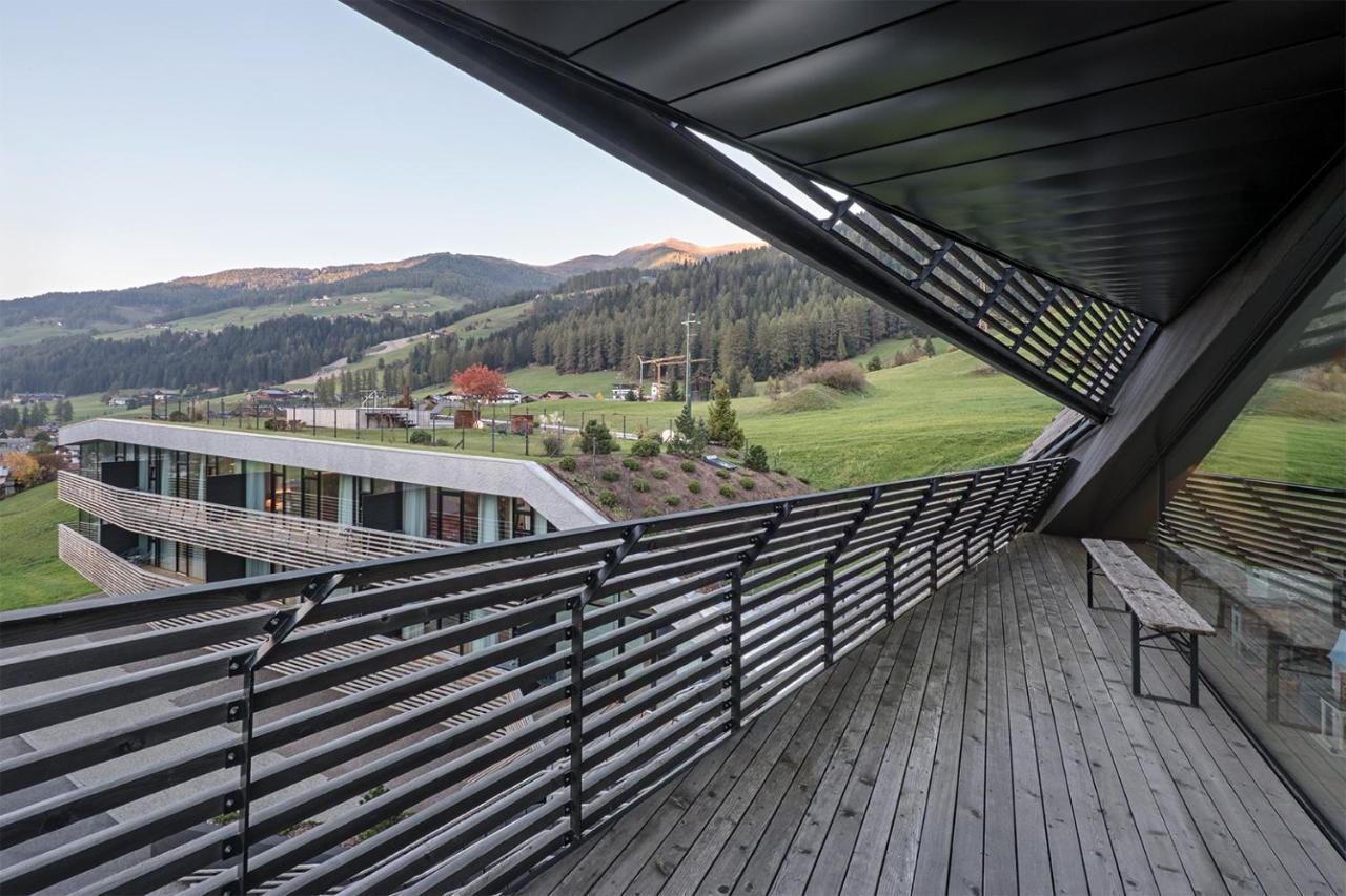 Paramount Alma Suites Sexten Buitenkant foto
