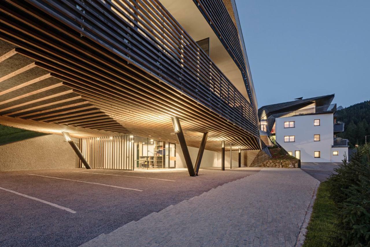 Paramount Alma Suites Sexten Buitenkant foto